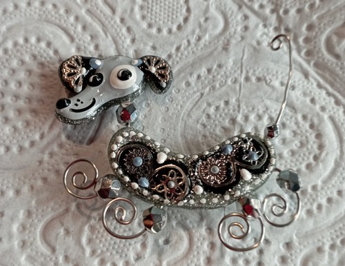 Broche Ancienne En Forme De Chien – Longueur 35mm, Bon état