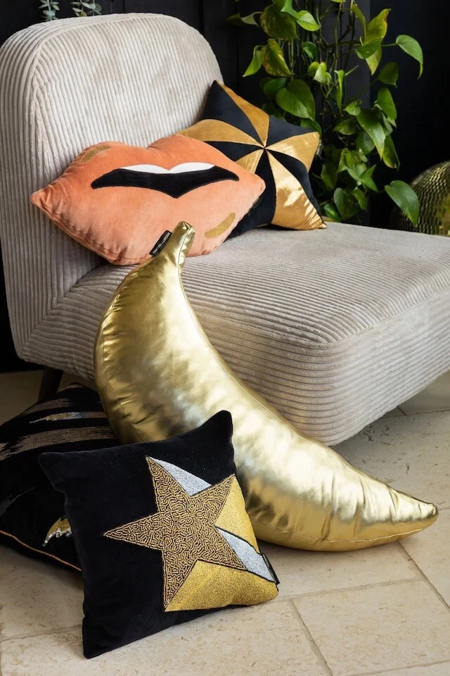 Rockett St George Gold Banana Cushion 40cm x 59cm Very Rare! - Image 2 of 4