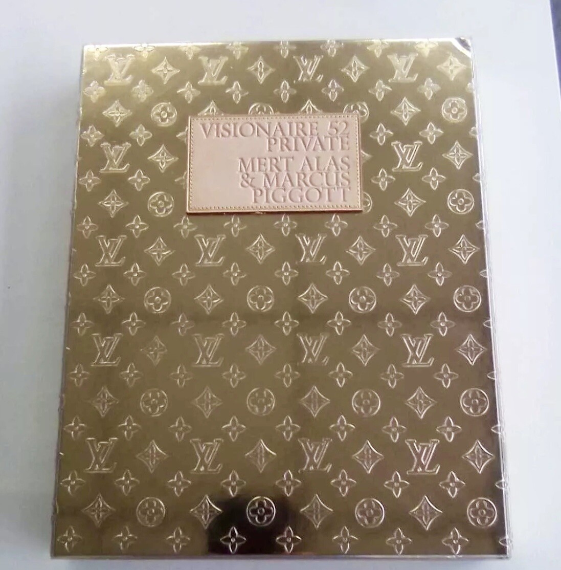 レア本　visionaire 52 ルイヴィトン　美品 Visionaire 52 Private” Rare LV Published Book. Collector's