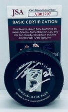 Tyler Bozak signed St. Louis Blues Stanley Cup Banner Raising Game Puck JSA