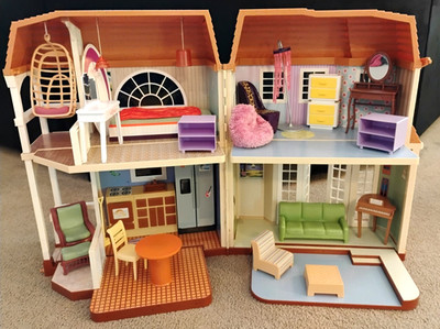 2008 Disney Hannah Montana Malibu Barbie Beach Doll House With Furniture