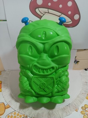 EMPTY ALIEN TOY STORAGE CAPSULE TREASURE X ALIEN DISSECTION CASE ONLY MOOSE TOY