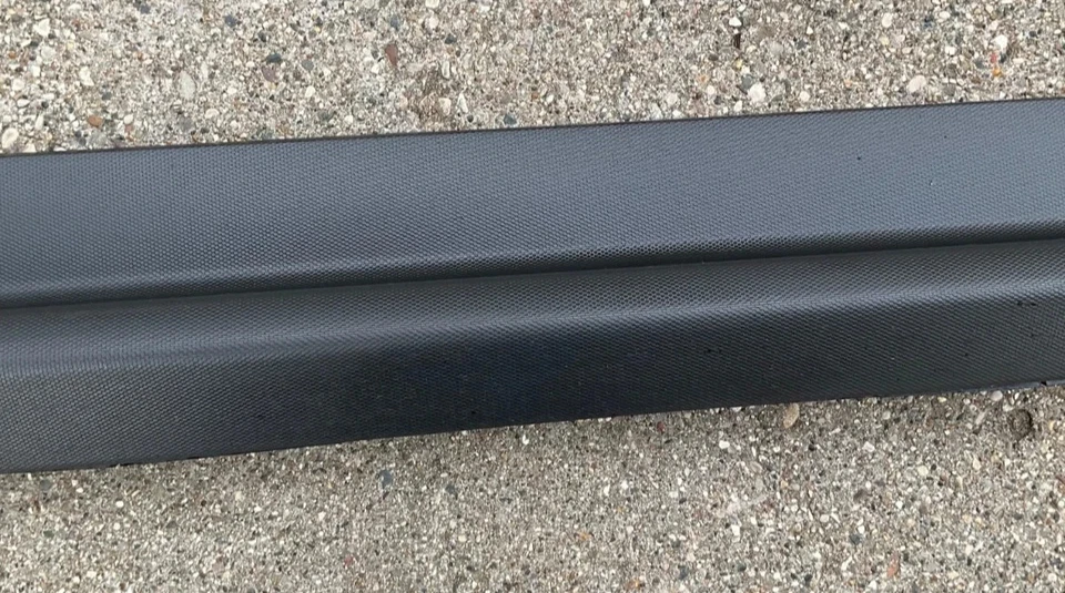 2010-2017 Chevy Equinox Passenger Side Right Front Lower Door Molding 25824825 - Image 3 of 4