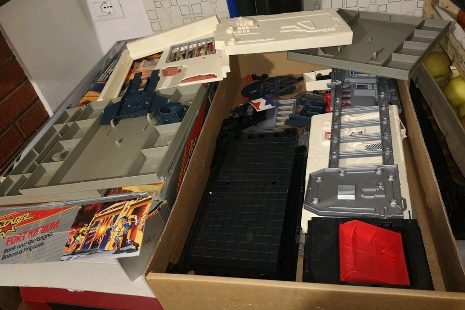 Mattel BRAVESTARR Fort Kerium Banca e Prigione Bank & Jail MISB Prezzo Stock - Immagine 3 di 3