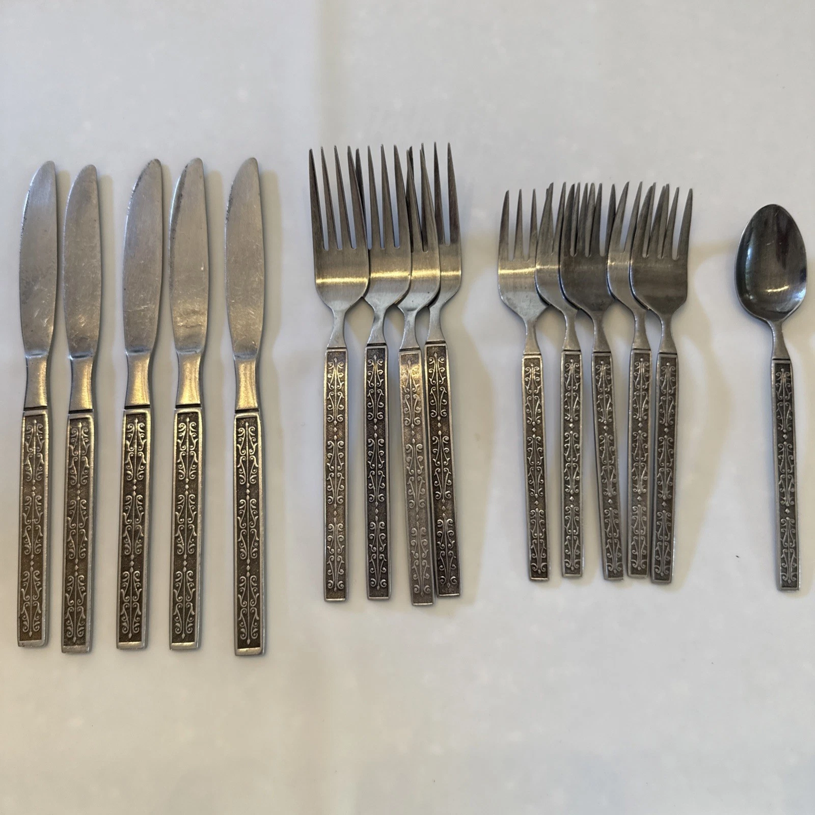 VINTAGE ROGERS ONEIDA MCM SPANISH COURT 15 PC MIXED LOT SILVERWARE