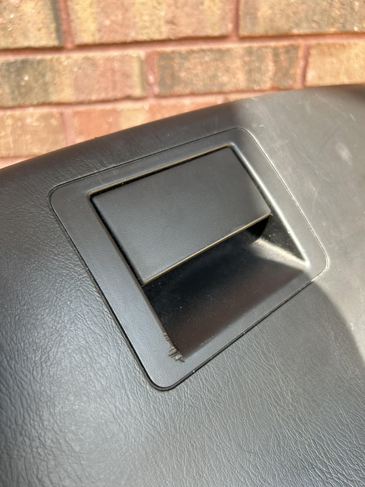 19972003 FORD F150 GLOVE BOX DOOR DASH WITH CENTER LATCH STYLE(7373