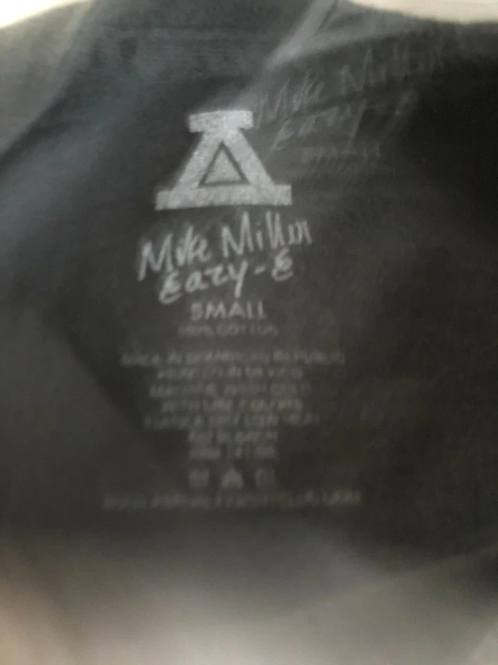 Camiseta Eazy E PEQUEÑO ASFALTO YACHT CLUB Mike Miller Negra NWA USADA Foto 3 de 3