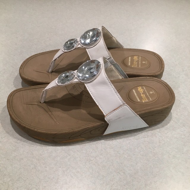 navy leather flip flop sandals