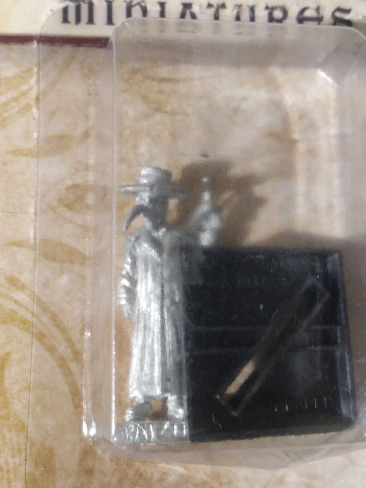 Pathfinder miniatures Plague Doctor 60058 Reaper NIB - Image 2 of 3