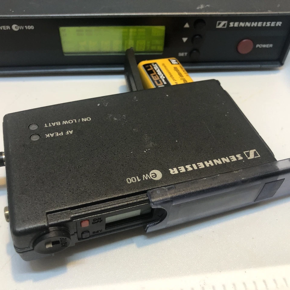 Sennheiser Diversity  EW100 630-662     9v Slide Door Beltpack And Power Supply - Image 4 of 4