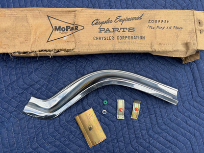 1960 PLYMOUTH FURY NOS MOPAR LH REAR 1/4 WHEELWELL MOLDING 2084739