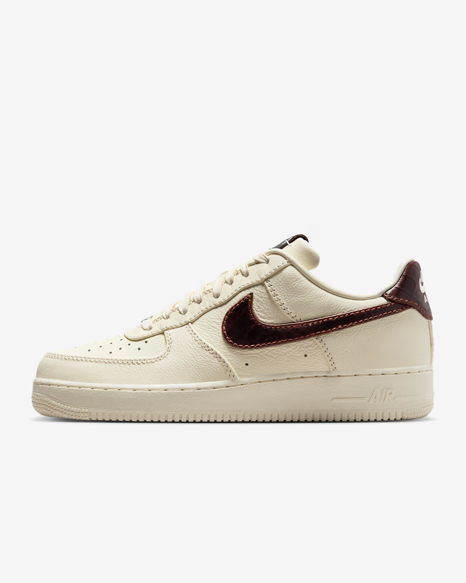 Nike Air Force 1 ソフトパール/ゴースト/ホワイト NIKE Air Force 1 '07 IH7332 001 - Shiekh