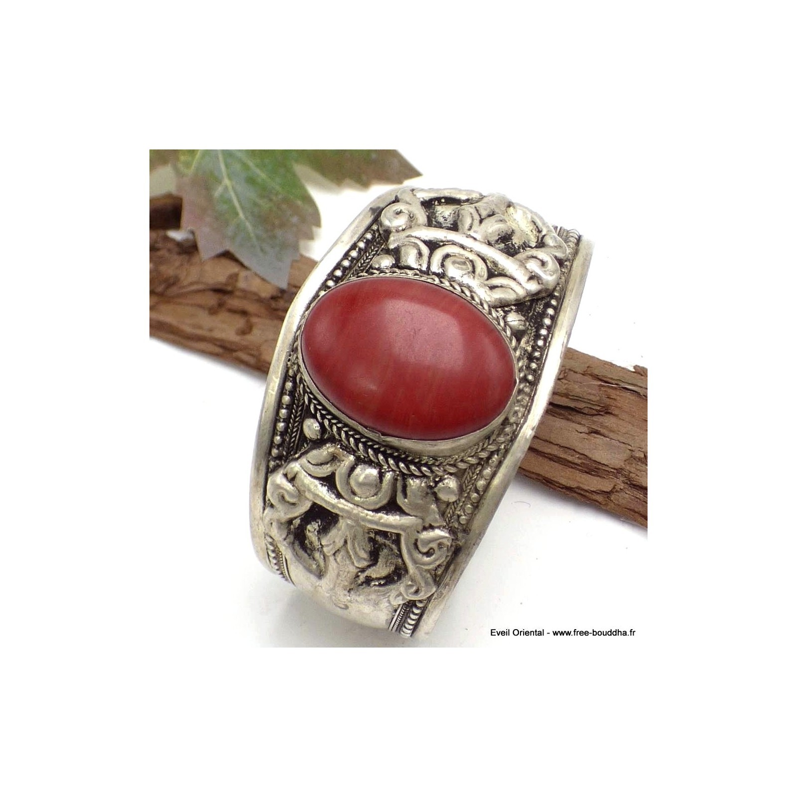 Gros bracelet tibétain en jaspe rouge et Dorjé | Bijou artisanal ethnique