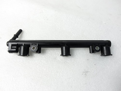 Einspritzleiste Triumph Speed Triple 1050 Benzinleitung injection Drosselklappe