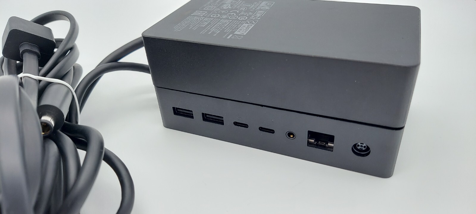 surface dock 2 Surface Laptop 2 と純正ドックのセットです。 Surface