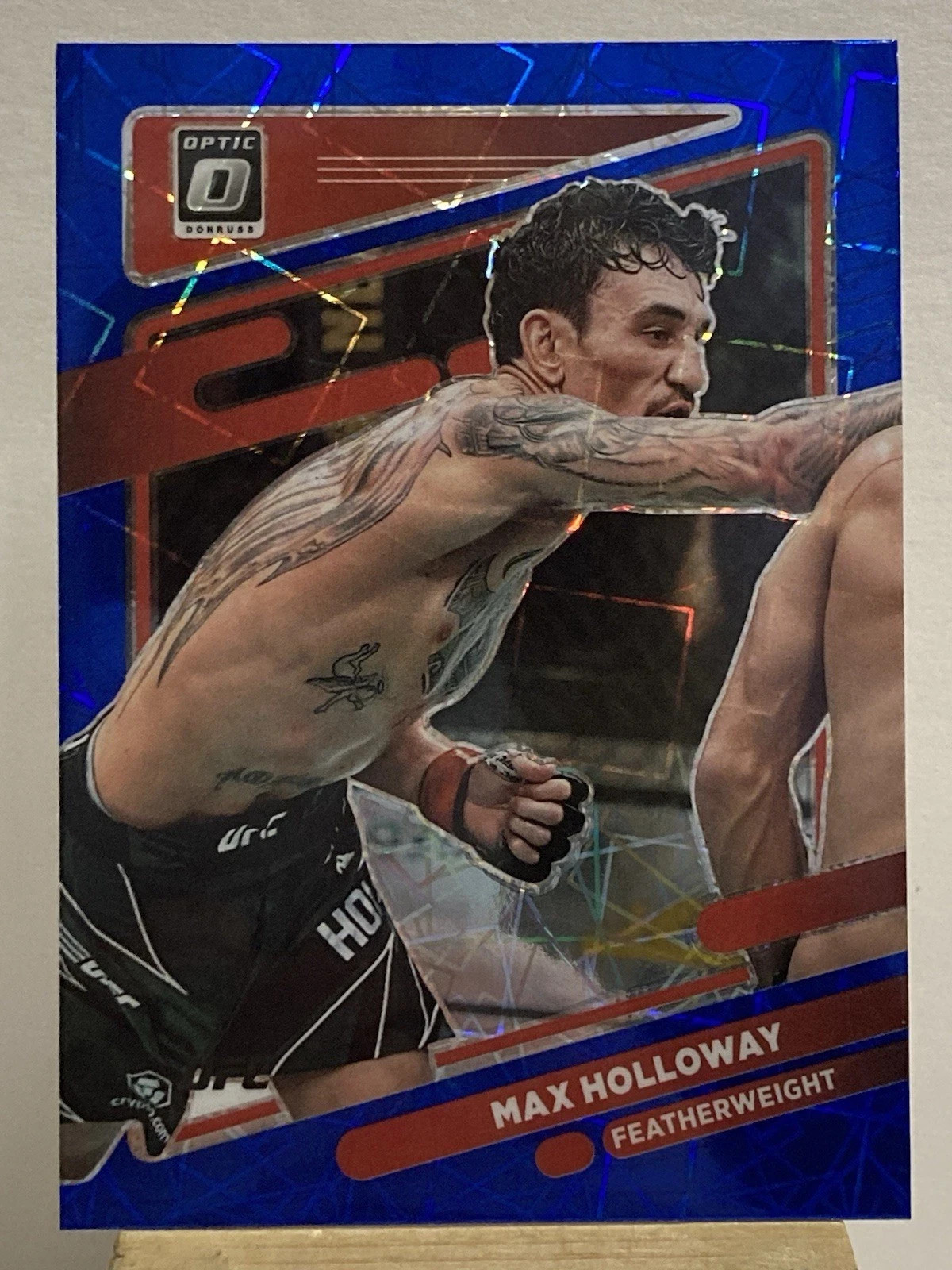 2022 Panini Donruss Optic UFC - Max Holloway #38 Blue Velocity Prizm