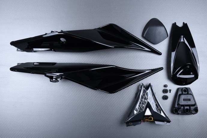 Coque arrière noire moto Aprilia RSV4 1000 APRC R feu arrière fumé