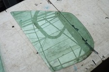 renault traffic / vauxhall vivaro driverside O/S 1/4 door glass window 2002-2012