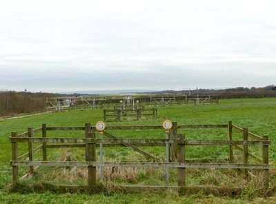 Foto 6x4 Anflugscheinwerfer für Manchester Airport Runway 2 New Mills \/SJ77 c2017
