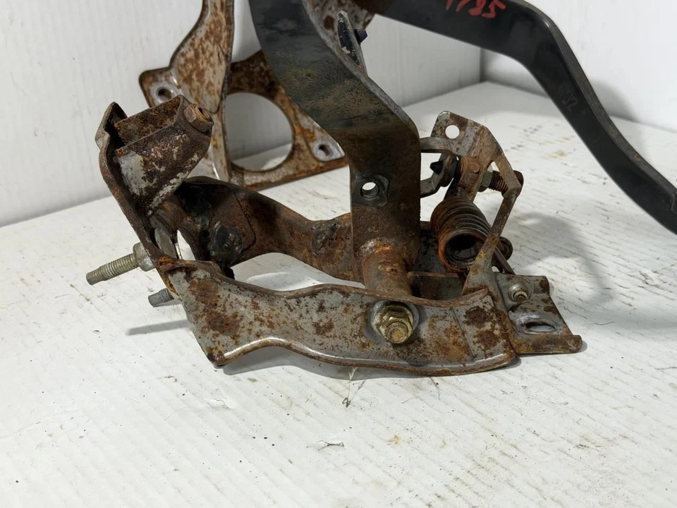 Soporte de montaje de embrague y pedal de freno Toyota T100 T-100 1996 97 k ¡VER FOTOS! Foto 4 de 4