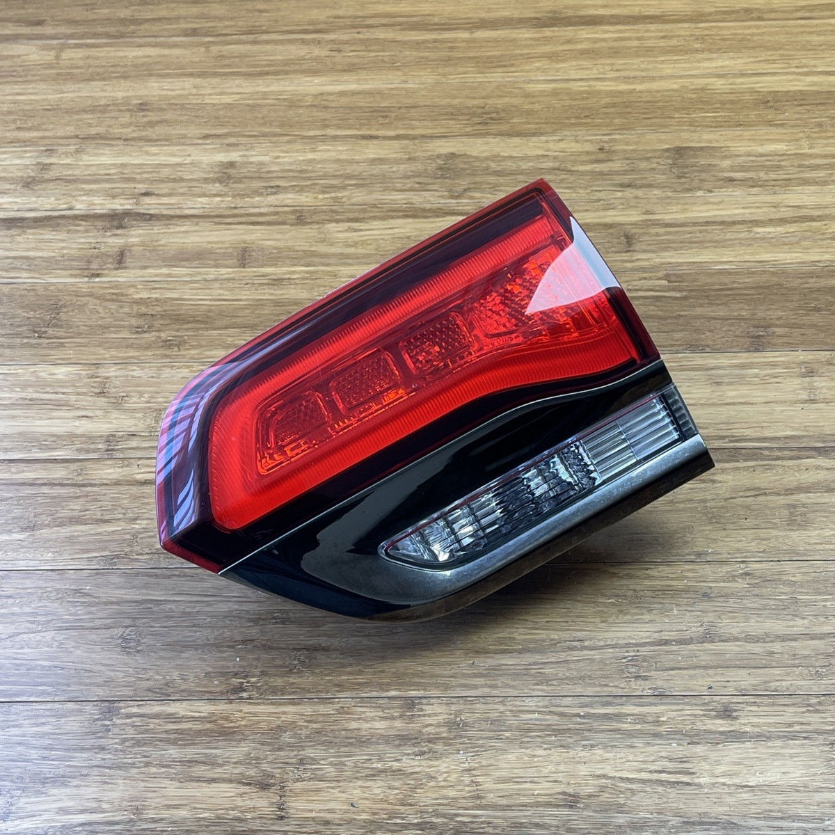 TATA② 2015-2016 Jeep Grand Cherokee WK2 Right Inner Tail Light Assembly