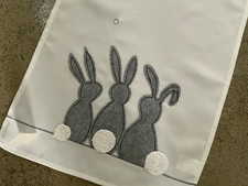 Tischläufer Osterhasen 40x85cm - mit grauen Filz-Osterhasen - neu