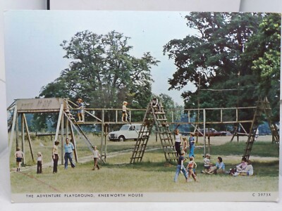 Vintage Postkarte Kinder genießen den Abenteuerspielplatz im Knebworth House 