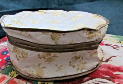Vintage 1960's white & gold flower pattern padded large dish plate storage bag