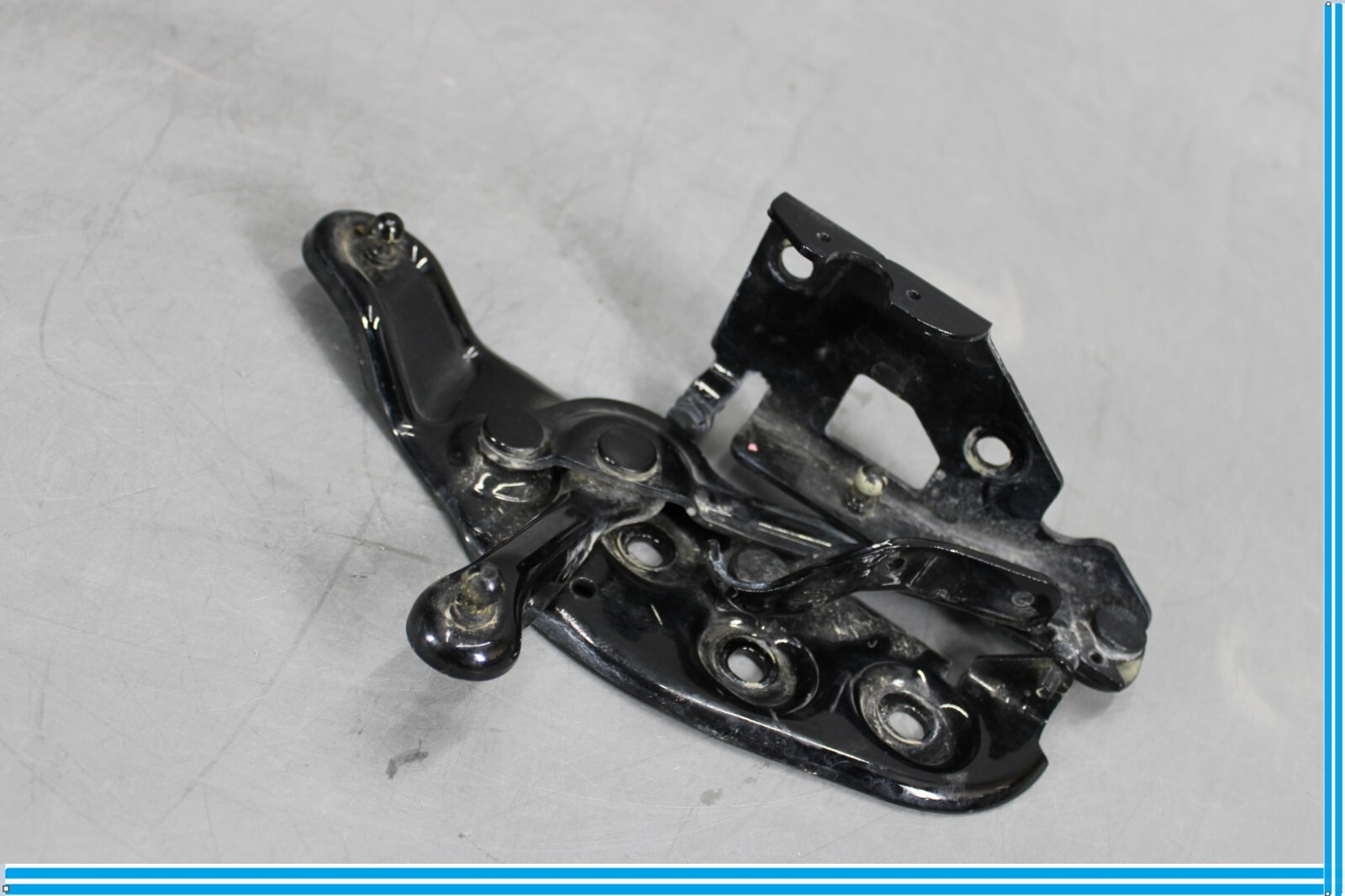Bentley Continental 2004-2012 Front Right Engine lid hinge