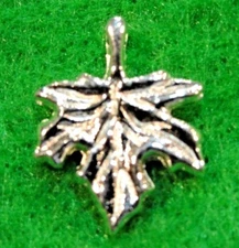 20Pcs Tibetan Bright Silver-Plated MAPLE LEAF Charms  Pendants Earring Drops L02