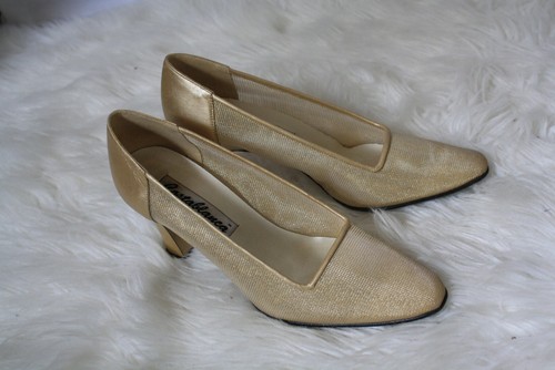 Vintage Costa Blanca Size 7N Gold Pumps 