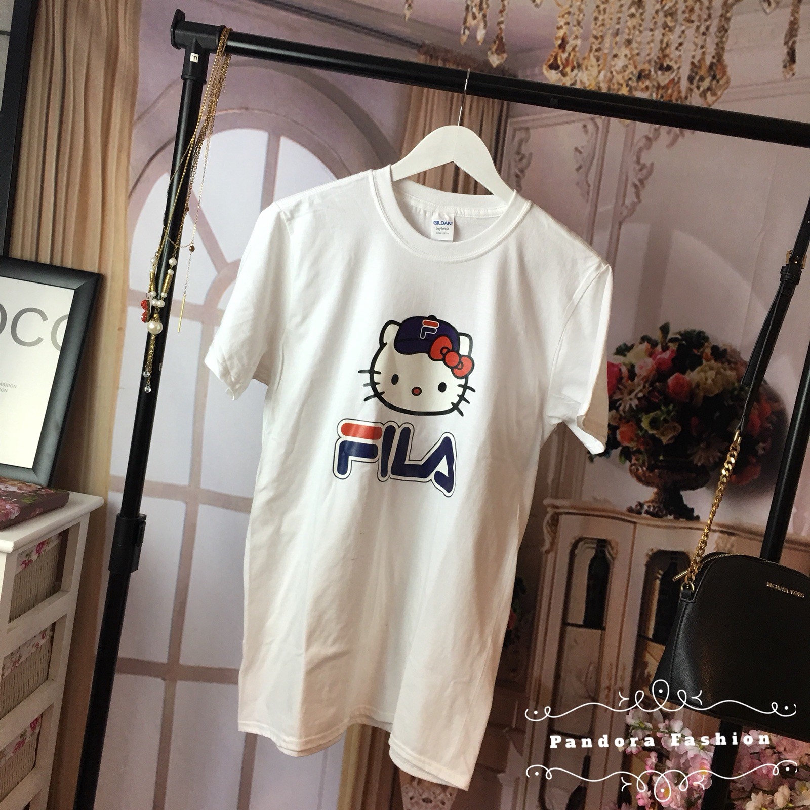 Hello Kitty cartoon T-shirt 