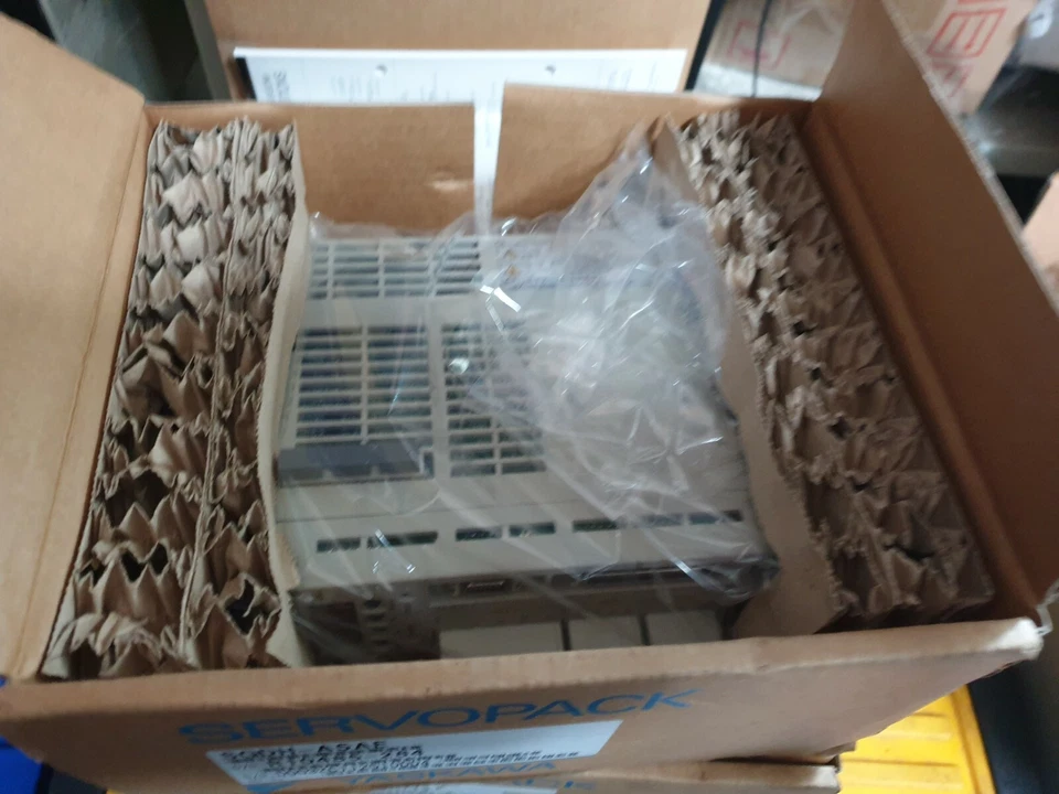 YASKAWA SGDH-A5AE SERVO DRIVER (FIREHOSE) - Photo 3/3