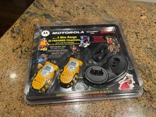 2 Motorola Talkabout T5950 2-Way Radio Walkie Talkies w/ Charging Station