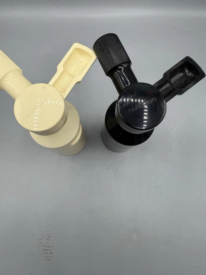 Rare Vintage 1980s Tom David Unicorn Pair White Salt & Black Pepper Grinders - Image 2 of 4