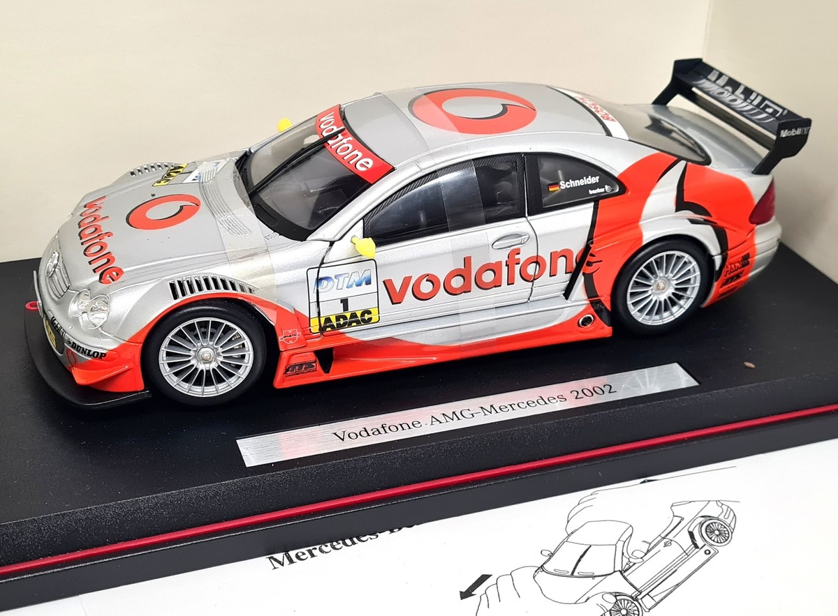Maisto 1/18 - Mercedes Benz CLK AMG Vodafone 2002 Schneider