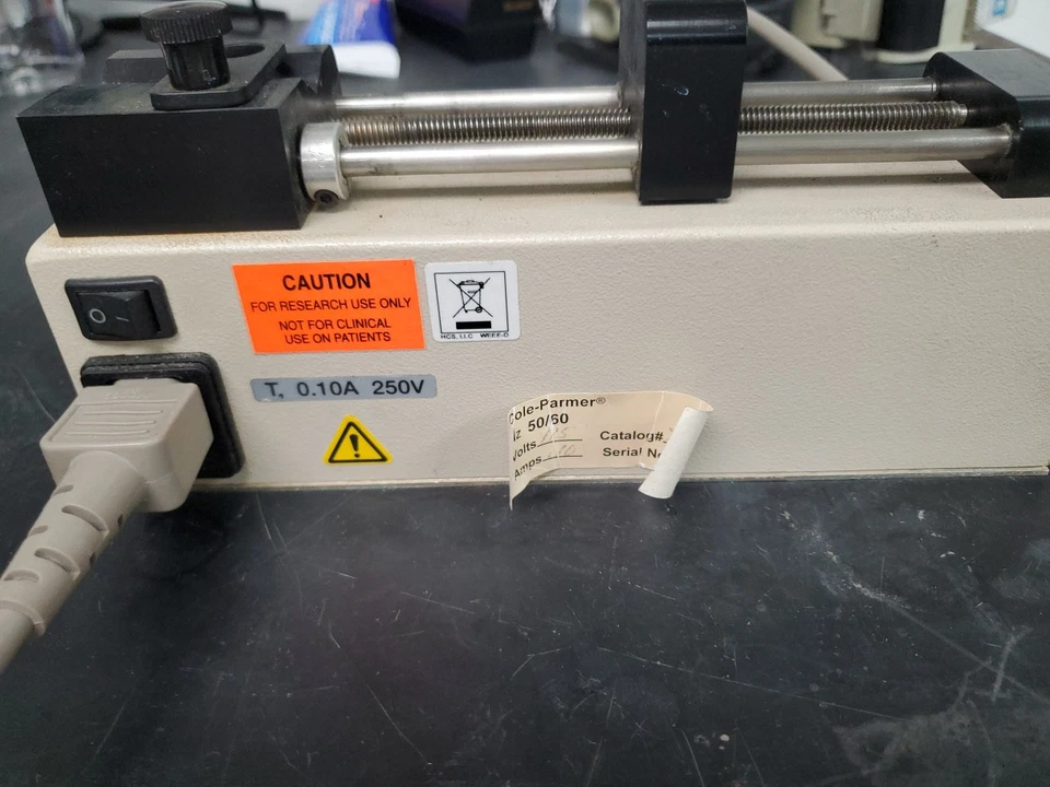 Cole Parmer 780100C bomba de infusión de jeringa única 115 voltios Foto 2 de 2