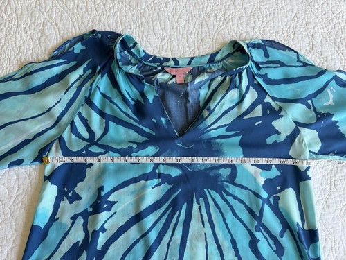 LILLY PULITZER Bryce Slit Sleeve Błyszczący Niebieski Top Rozmiar Średni rękaw 3/4 EUC - Zdjęcie 4 z 11