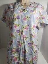 Medgear Floral Women's Scrub Top Size Medium M Cluster Flowers Purple Blue
