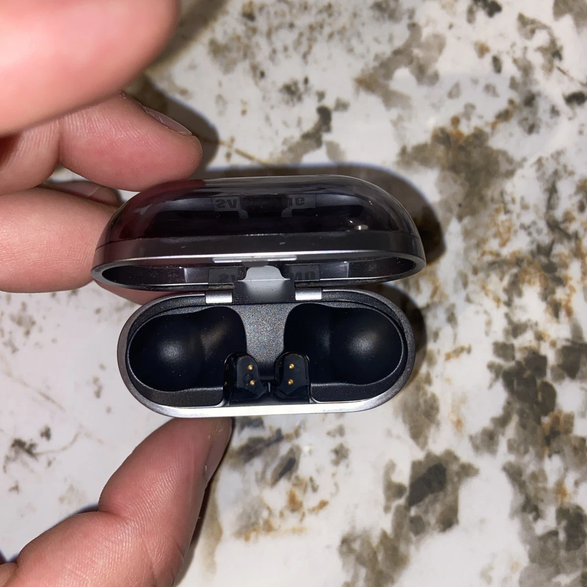 Funda de carga Samsung Galaxy Buds 3 Pro R-630 plateada original usada excelente estado