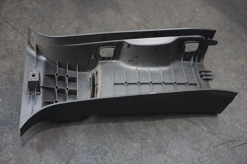 Left Driver Side Center B-Pillar Upper Trim Panel Black 25858002 Hummer H2 08-09 - Image 4 of 4