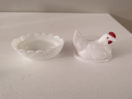 Vintage Westmoreland Milk Glass Covered Chicken Hen on a Basket Nest Dish 3.5"