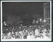 CUBAN PEOPLE AWAIT FIDEL CASTRO SPEECH IN HAVANA 1960s VTG JOSE AMADOR Photo Y72