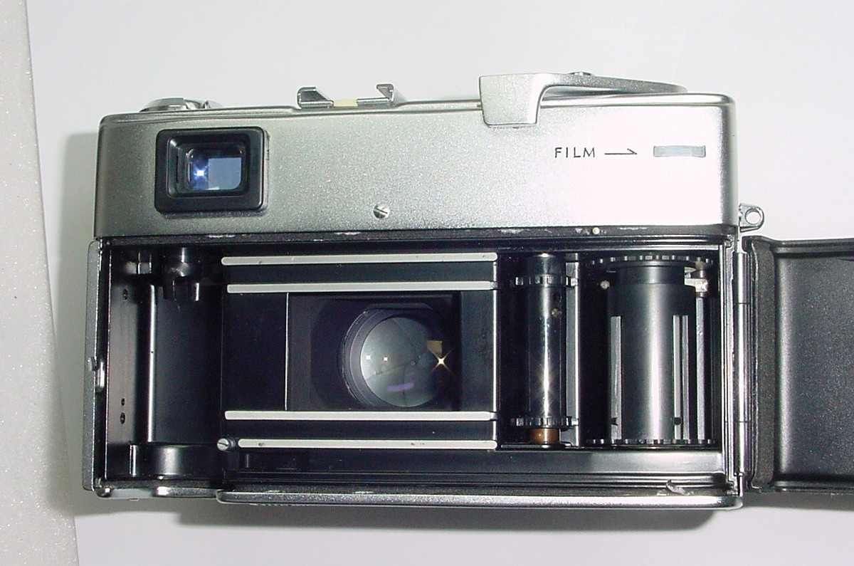 minolta SUPER 3 CIRCUIT HI-MATIC 11 Rangefinder 35mm Film Camera