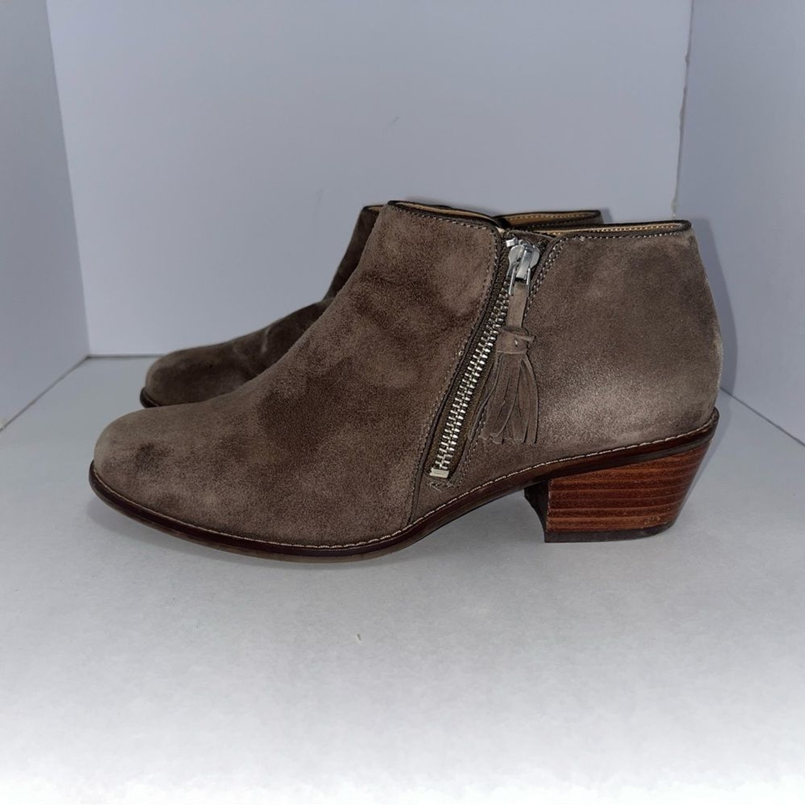 Women's Vionic Serena Greige Suede Ankle Boots Size 8.5