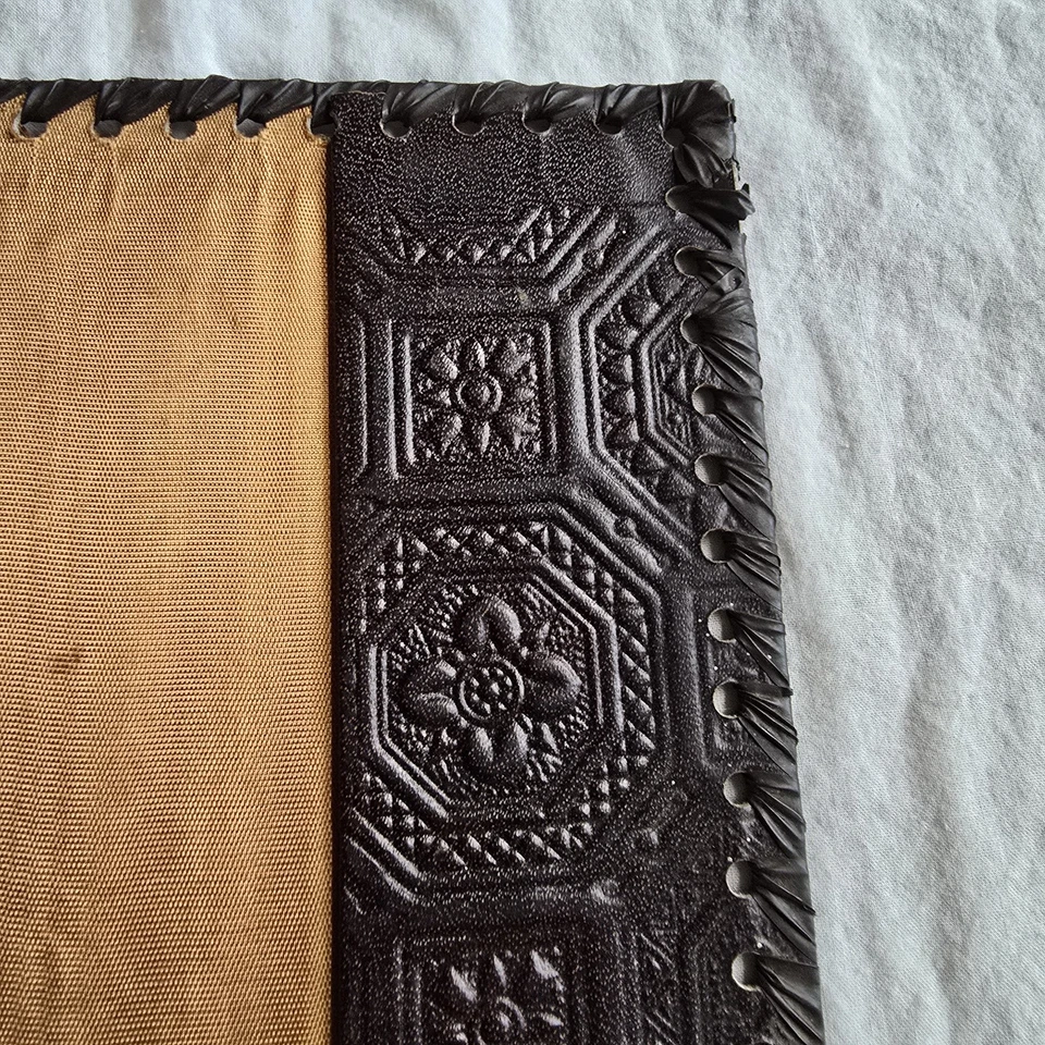 Cubierta de libro vintage de cuero tooled - diseño floral y heráldico en relieve,... Foto 4 de 4