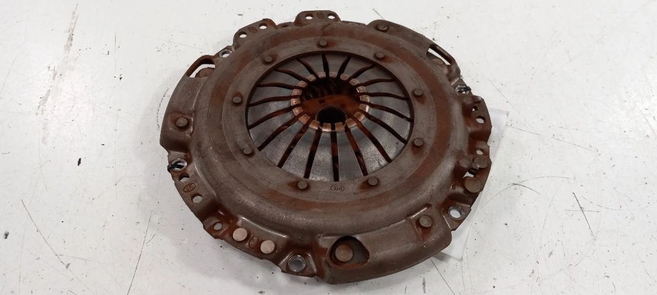 Volkswagen Jetta Manual Transmission Clutch Pressure Plate 2003 2002 2001 2000 - Image 3 of 4