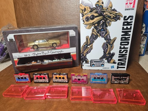 NEW SDCC 2018 HASBRO TRANSFORMERS BUMBLEBEE VOL 1 RETRO w/8 MicroTapes Corps - Picture 22 of 23
