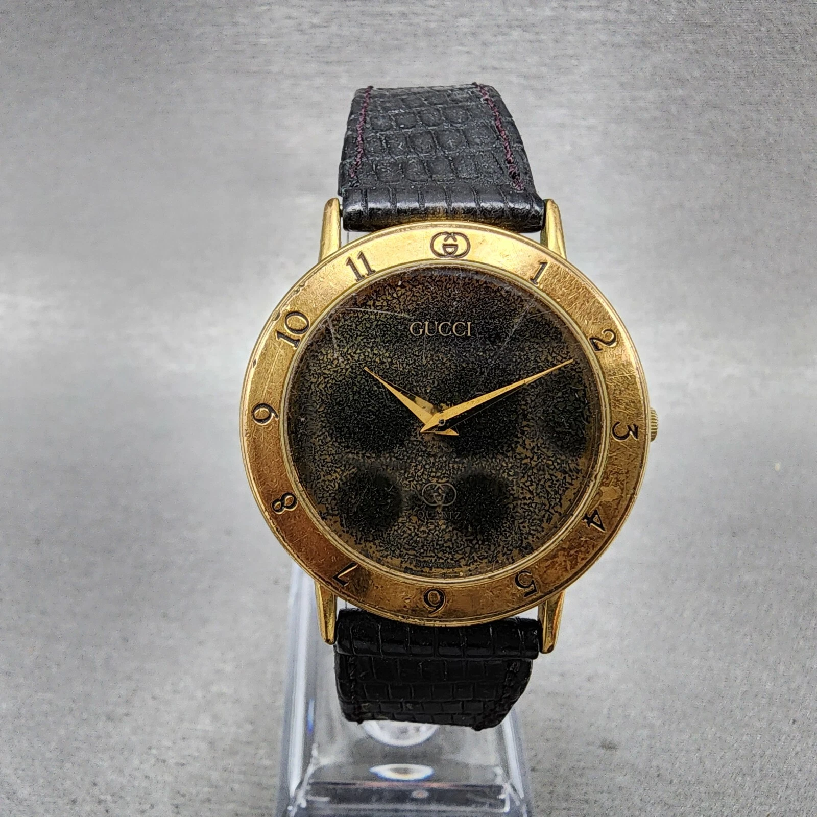 Montre Gucci 3000M homme 33 mm cadran noir plaqué or bracelet cuir rond LIRE !!!!