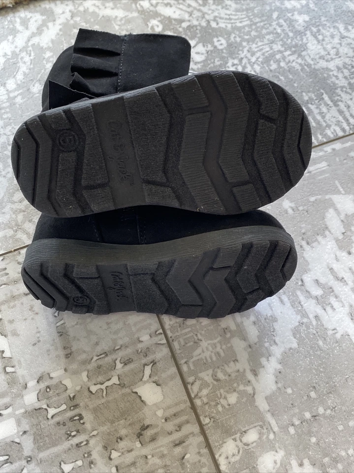 Bota negra con volantes talla 5 Cat and Jack Reva para niñas pequeñas  Foto 3 de 4